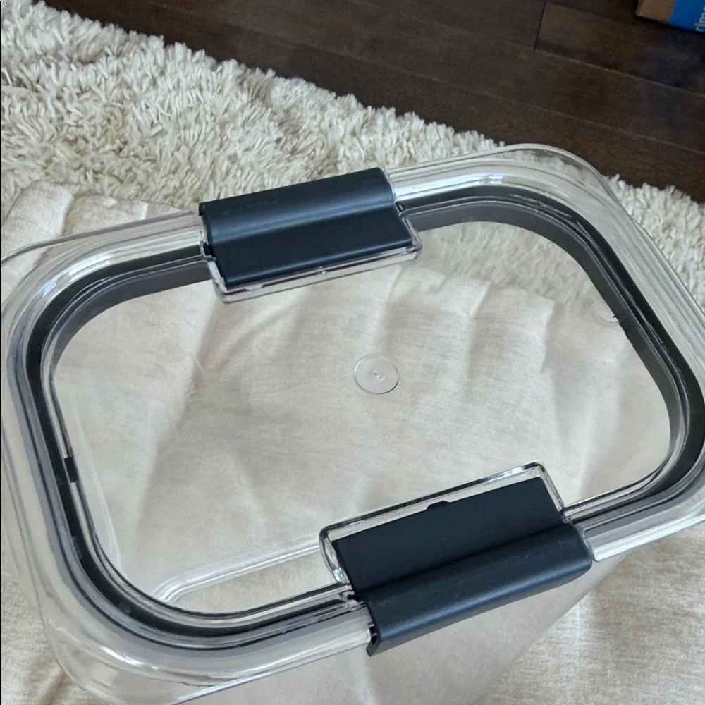 Rubbermaid Clear Food Storage Container 3.7 L